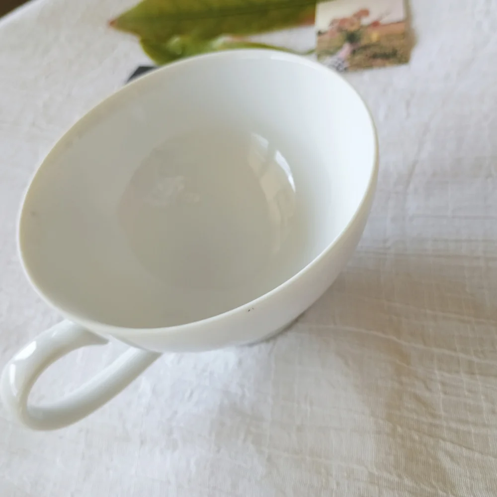 🌹 ROSETTE CORE 🌹 VTG squatty white porcelain Japanese teacup, Coquette Style